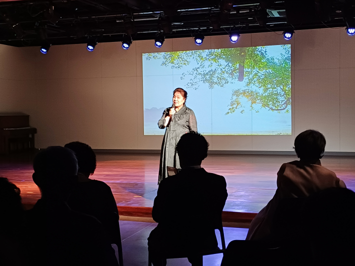 염만순 전문 시낭송가 낭송 전경