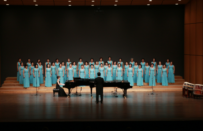 특별출연한 제주 신성동문합창단 공연 모습 (사진=합창단 제공)