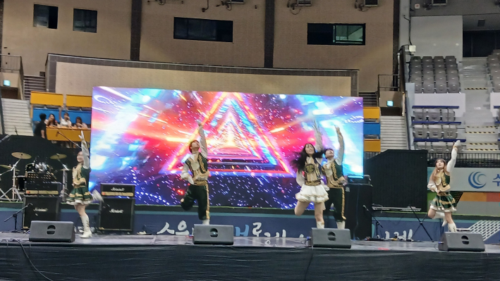 성균관대 '킹고'응원단 공연 장면