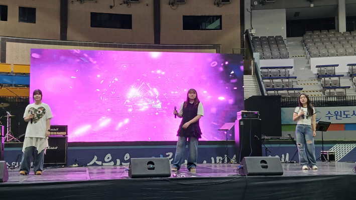 수원여대 '모노트리' 보컬팀 공연 장면