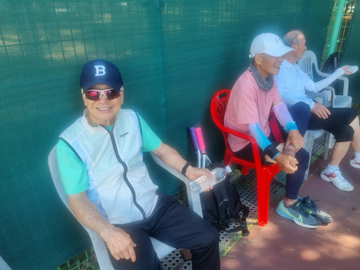 테니스 고문으로 구경하는 것만으로도 힐링이 된다고 말하고 있다. 