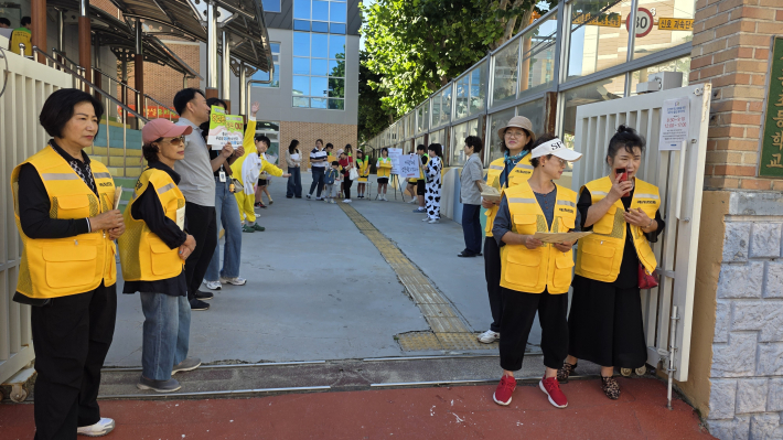 지동행정복지센터 청소년 지도위원도 생명존중 캠페인에 동참했다.