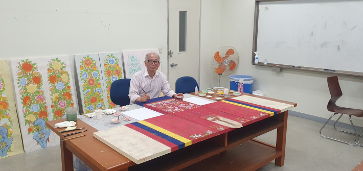 강남철 작가 작업 모습