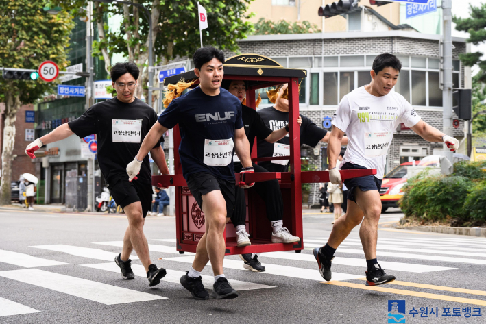 '놀이'를 접목한 독창적 프로그램 '가마 레이스'
