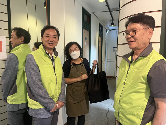 영통3동, 지역사회보장협의체 사랑담은 반찬나눔 도시락 전달