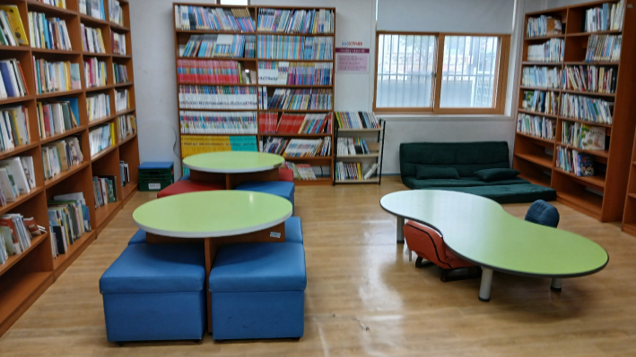 1층에 있는 북카페 모습