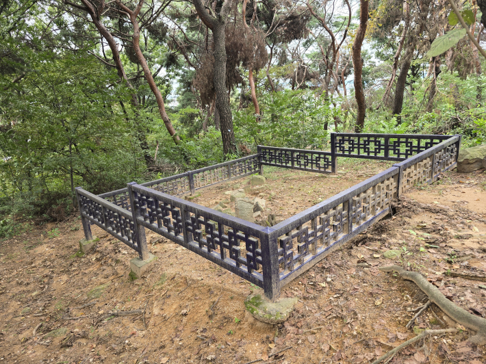 팔달산 지석묘군, 수원 선사시대의 흔적을 간직한 고인돌 무덤