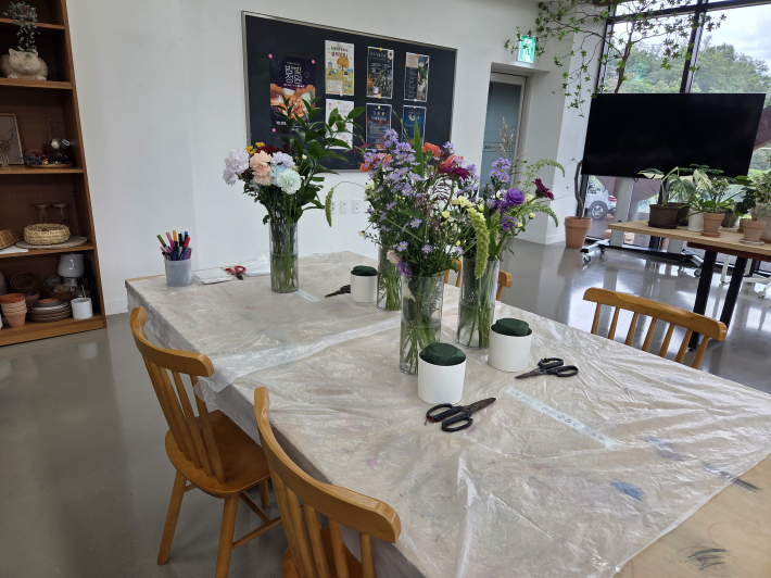 꽃바구니 만들기 체험 테이블