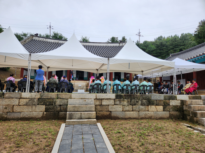 공부자 탄강 2576년 추기 석전대제가 열린 수원향교 대성전