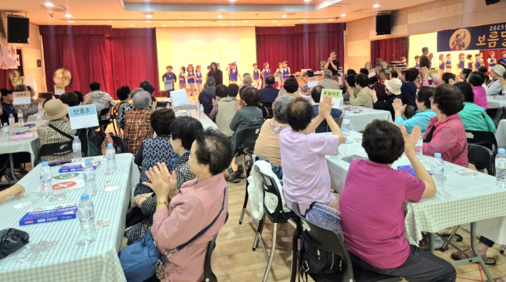  광교노인복지관, 웃음과 소망이 어우러진 무대