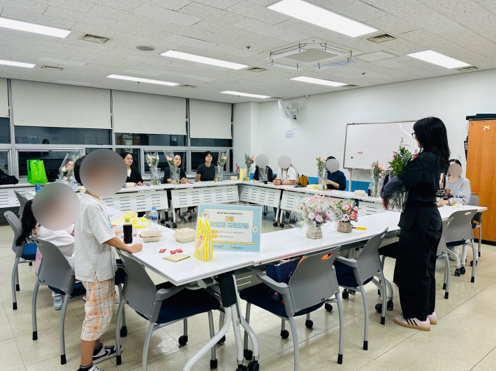 힐링, 꽃디자인 강연을 듣고 있는 참석자들