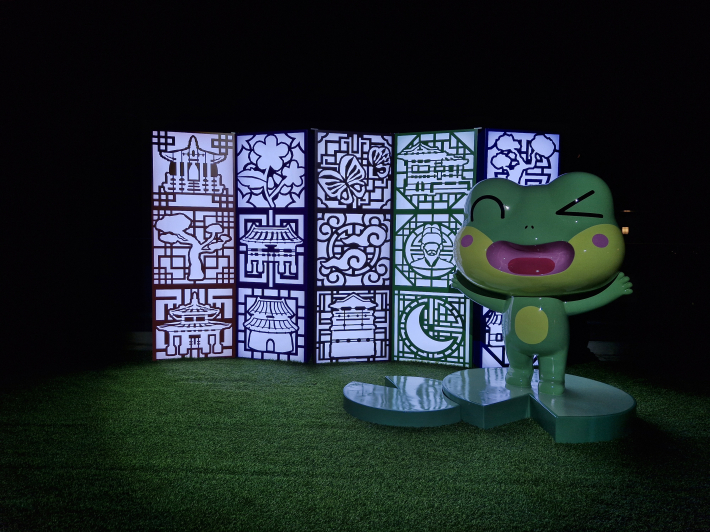 3층 전시 공간 「빛의 꿈」에 설치된 「수원이 정원」  