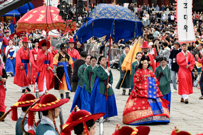 사진7~10)정조대왕 능행차 공동재현 행렬.    