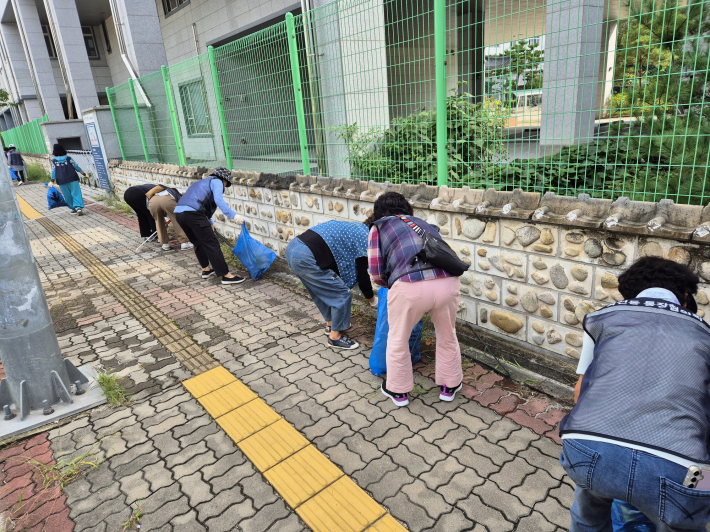 곡선동 행정복지센터에서 환경 정비를 실시했다.
