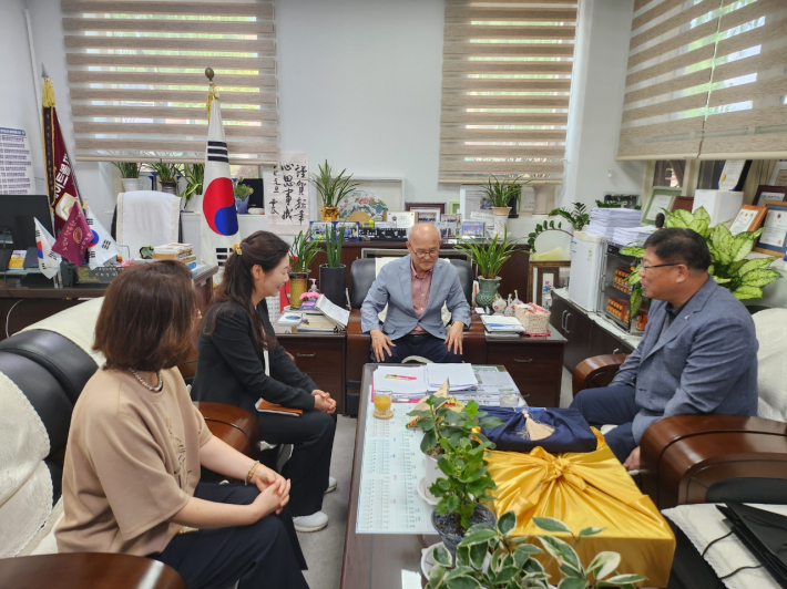 수원시 팔달구는 지난 29일, 대한노인회 팔달구지회를 방문했다. 