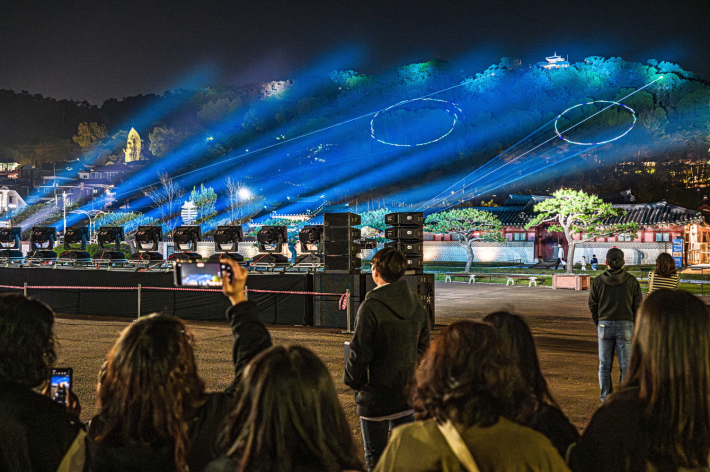 사진6) 화성행궁 야간개장 모습.    