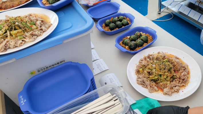 새빛식당 내 8개 음식점과 국제교류 행사에 라라워시 다회용기와 수저가 공급됐다.