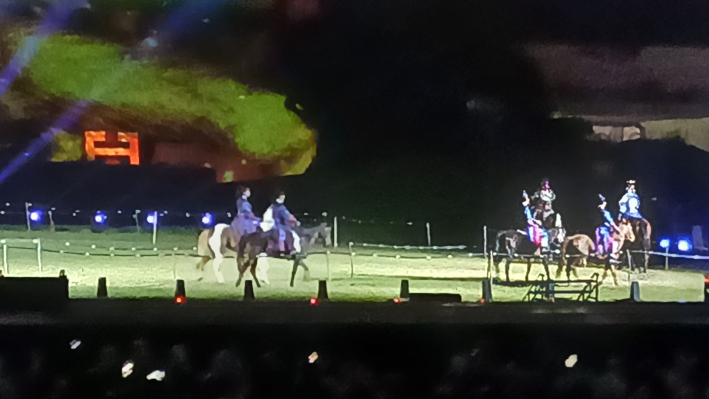 다양한 묘기를 선보인 마상무예 장면