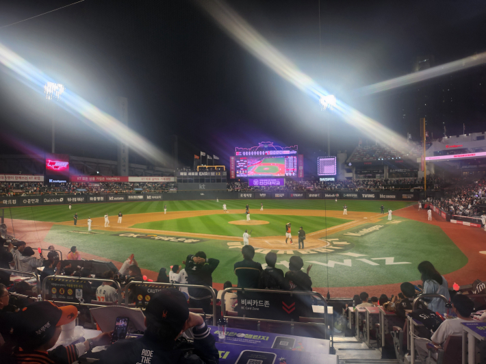 9회말 2아웃, 스티븐슨의 극적인 적시타가터지며 6:6동점을 만드는 KT