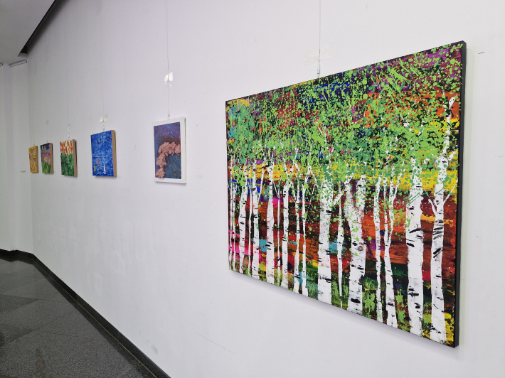 「다름을 품다」 전시에 선보인 작품들