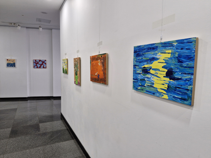 「다름을 품다」 전시에 선보인 작품들