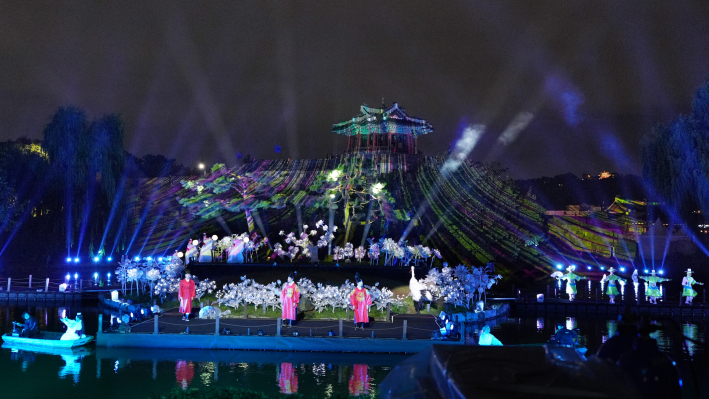 조선시대 선유놀이를 모티브로 한 수상 퍼포먼스 '선유몽'