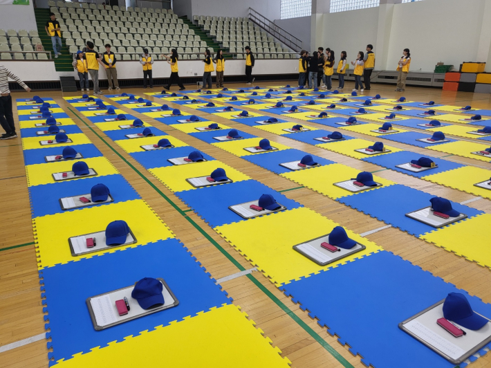 오후 대회를 준비하는 스태프들  