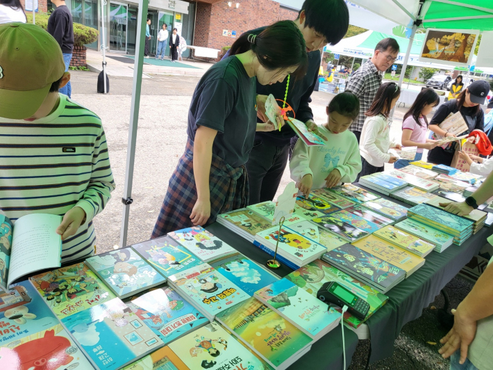 부대행사 도서전 부스 전경
