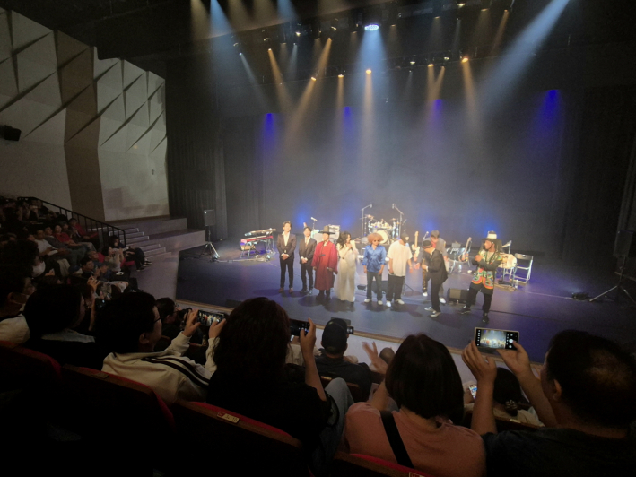 판소리와 재즈, 국악이 만나 빚어낸 황홀한 무대! 관객도 함께 동참하다.