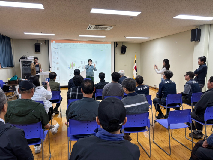 산림병해충 담당자와 예찰 인력을 대상으로 현장 대응 전문교육을 하고 있다.