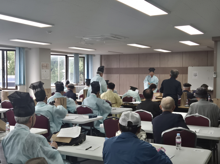 전통과 문맥을 잇는 향교 백일장, 옛 과거시험의 향기를 느끼다.