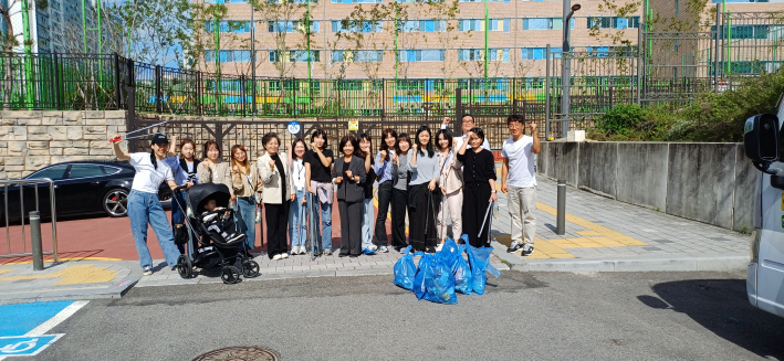 매교초 학부모회 주도로 정화활동 후