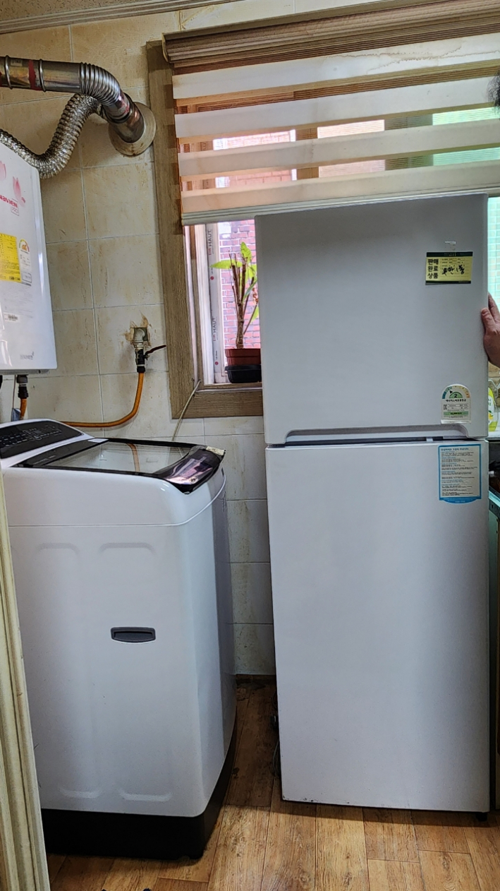 우만1동 행정복지센터는 관내 저소득층 사례관리 가정에 가전제품(세탁기, 냉장고)를 지원하였다.