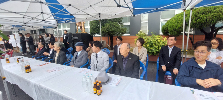 본부석의 내외빈 