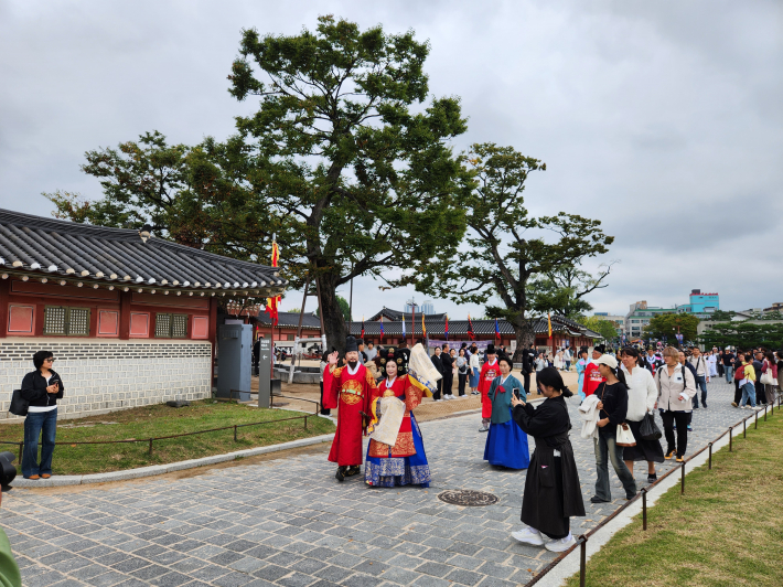 수원화성 축성 장인명패봉안문화제, 화성행궁 앞 행진