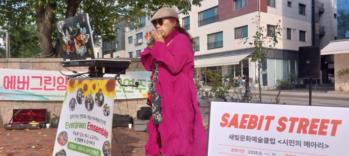 지수니 매니저의 연주 모습