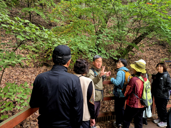 마지막 수업으로 광교저수지를 따라 숲길 걷기
