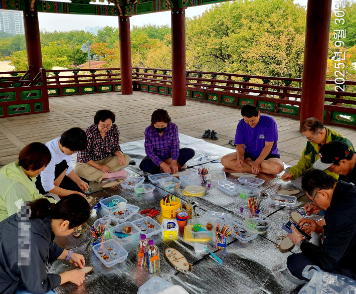 자연재료를 활용한 만들기 체험 수업