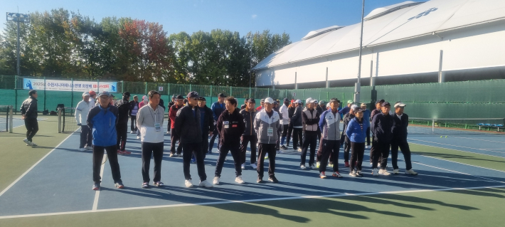 출전한 모든 선수들이 개회식에 참가하였다. 