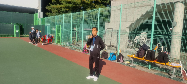 정병수 사무국정이 경기 진행과 규정을 안내하고 있다. 