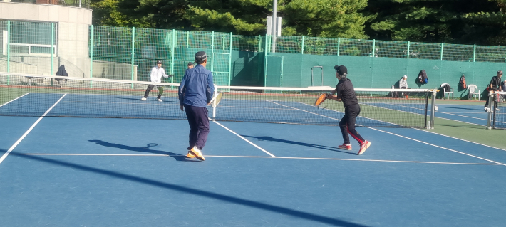 예선전을 마치고 본선 전에 몰입하는 양측 선수들