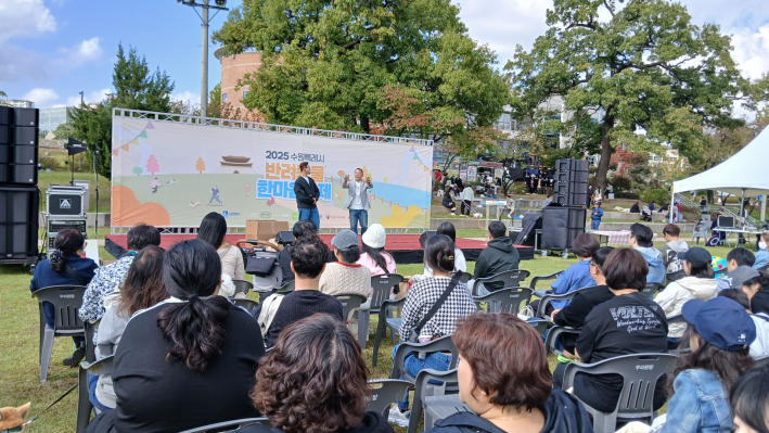 이웅종 교수와 김원효 개그맨이 함께 토크하는 장면