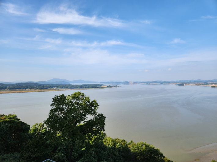 파주 오두산성에서 바라본 한강과 임진강 합류지점