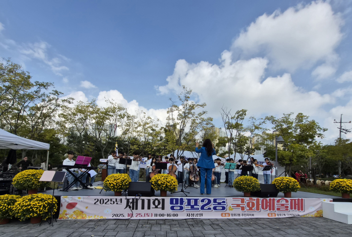 식전 공연인 어린이 오케스트라의 공연