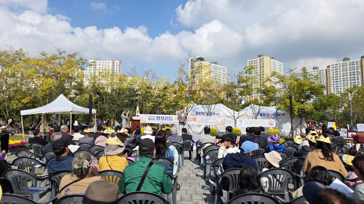 인사말을 하고 있는 주민자치회 이해록 회장