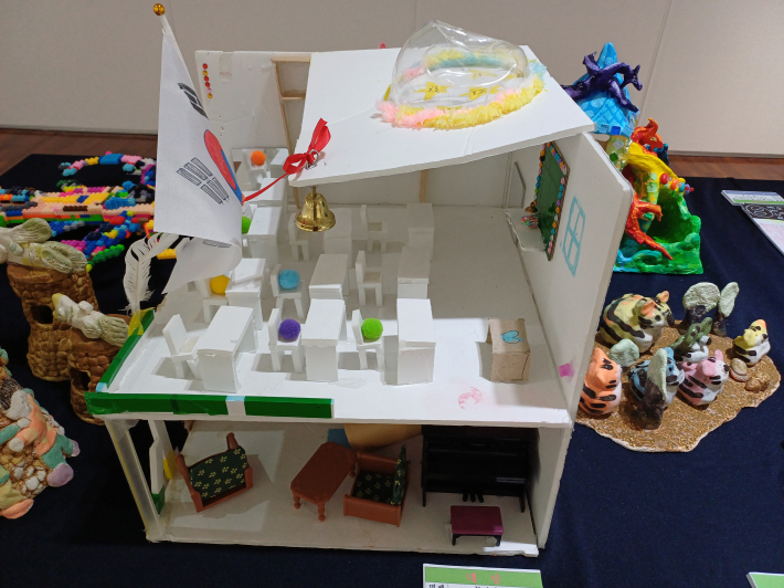 대상, 천아불무초 2학년 김은채의 <무지개 학교>, 그림