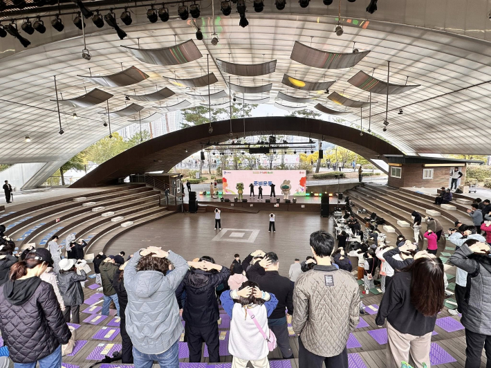 지난 10월 26일 일요일, 광교호수공원 마당극장 일대에서 '제2회 쏘옥 페스타 1+1'이 개최되었다.