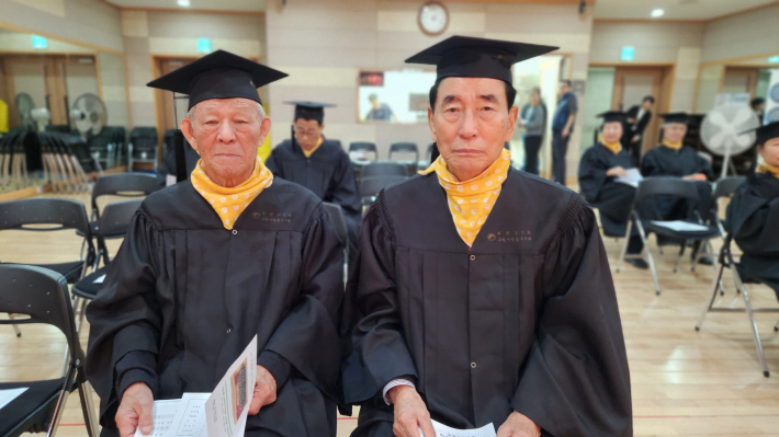 95세 졸업생 모습(왼쪽)