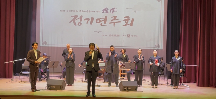 합주 후 단체 기념촬영