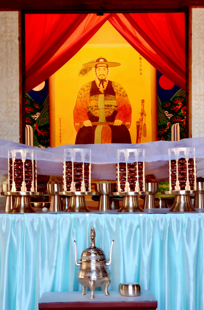  정조의 어진이 모셔진 전각